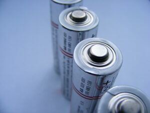cum se produc bateriile alcaline